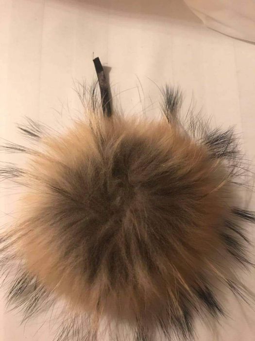 Естествени помпони за шапки