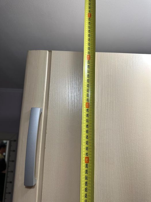 Угловой шкаф в месте с пиналом