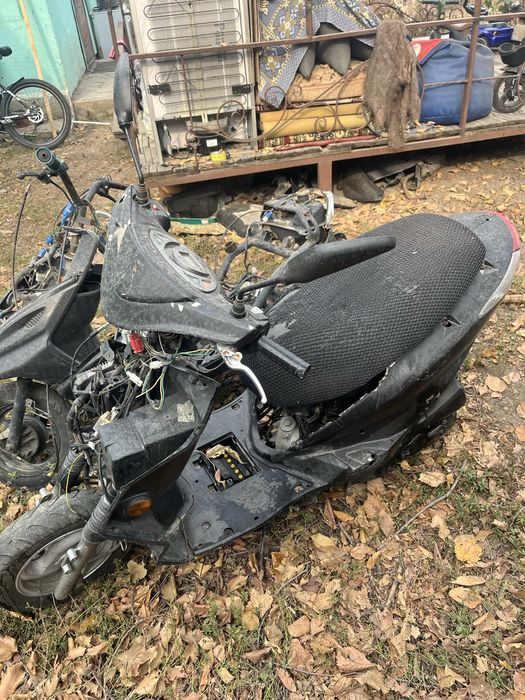 2 мопеда на запчясти