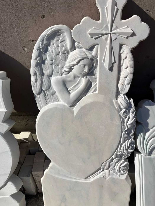 Execut monumente funerare