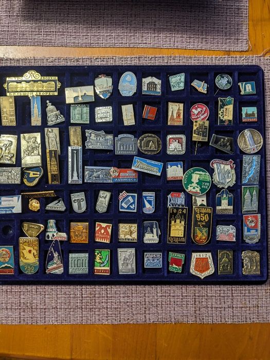 Продам значки советских времён