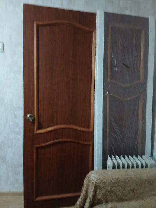 Продам межкомнатные двери 2×80 2шт в хорошем состоянии ,2×60 1шт новая