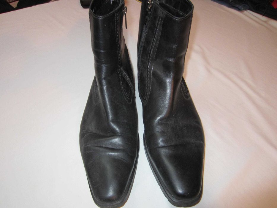 Cizme piele Boss, masura 9 1/2,Vibram,blana miel, stare f. buna,Italia