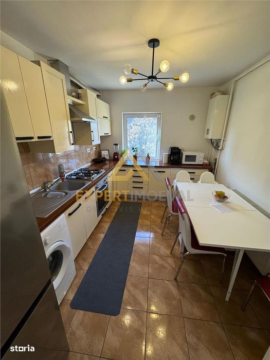 Apartament de vanzare 3 camere + garaj Str. Moldovei
