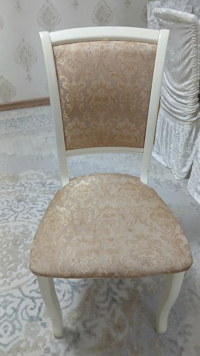 Стульия гостиные