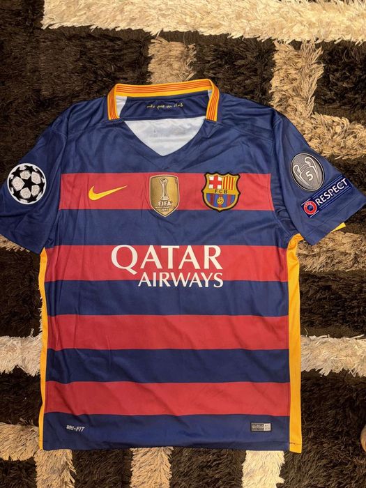 Продавам оригинална тениска на Меси от 2015 година .