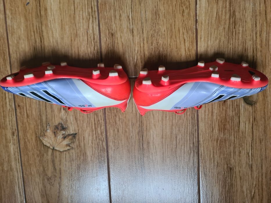 Ghete fotbal Adidas     .