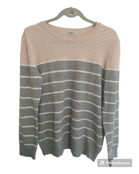 Пуловер в розово и сиво