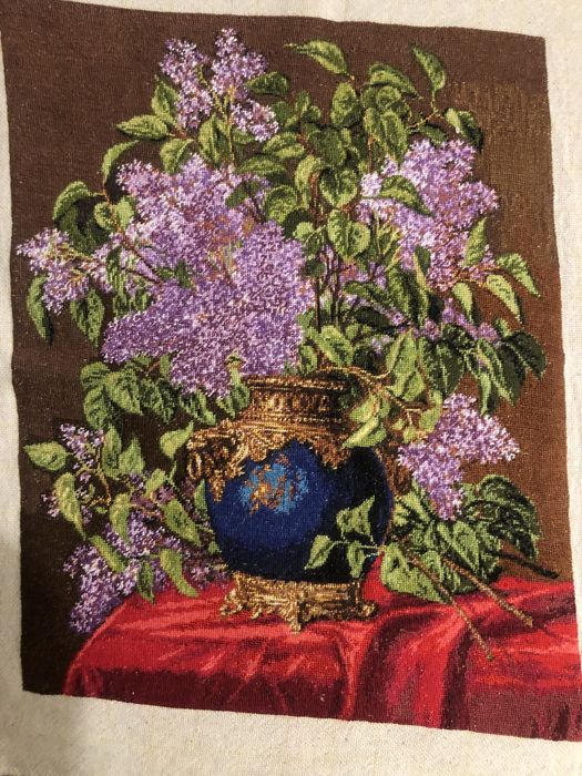 Продава се гоблен “люляците “