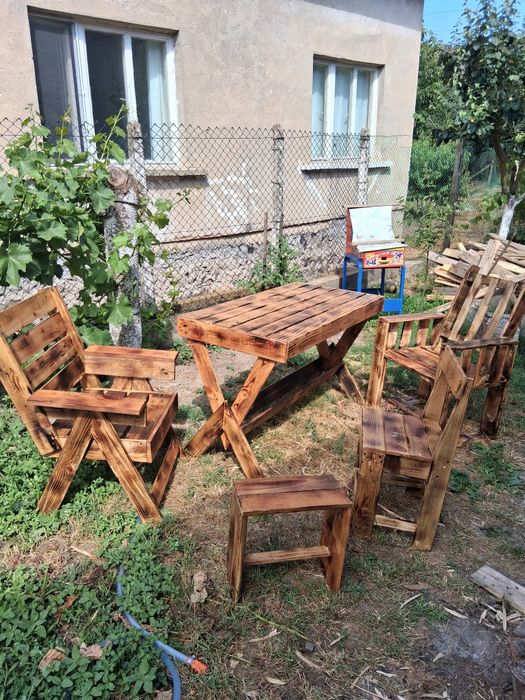 Маси и столове разнообразни