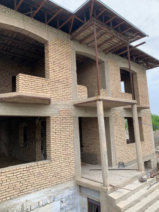 3 etajkali uy padvali bilan 17 so’tihli