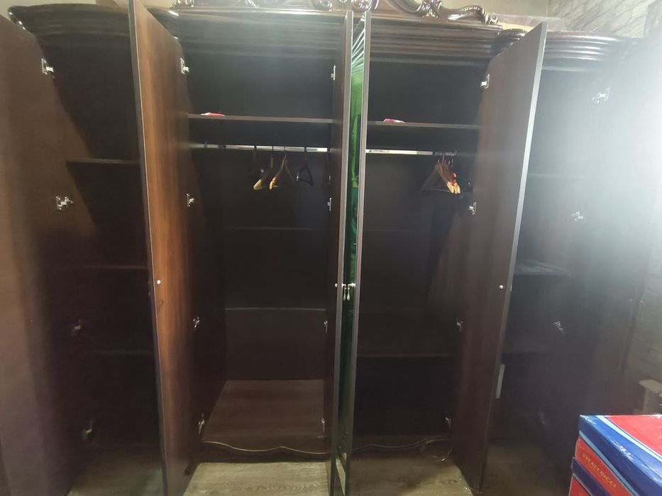 Продам вместительный шкаф