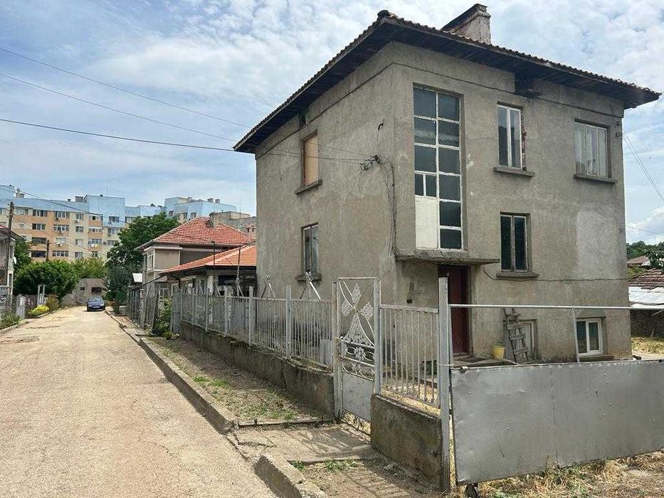 Продава се Къща в Тутракан - 204 кв.м за 300 €/кв.м - Снимка #1