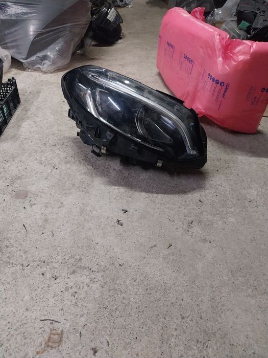 Десен фар mercedes B class