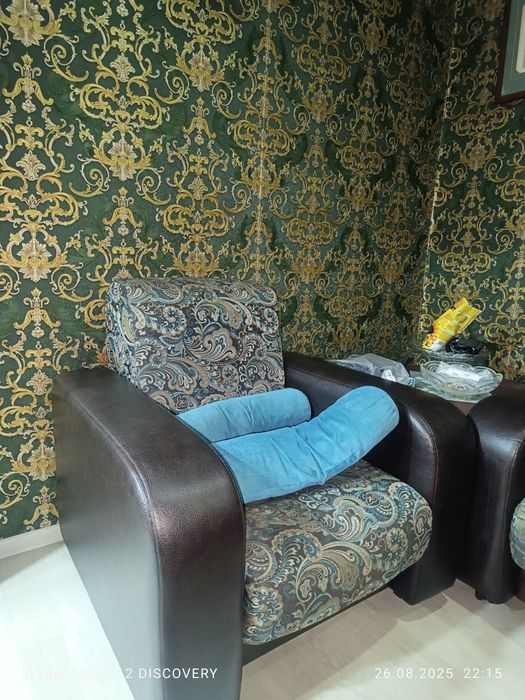 Мягкий уголок, диван и два кресла