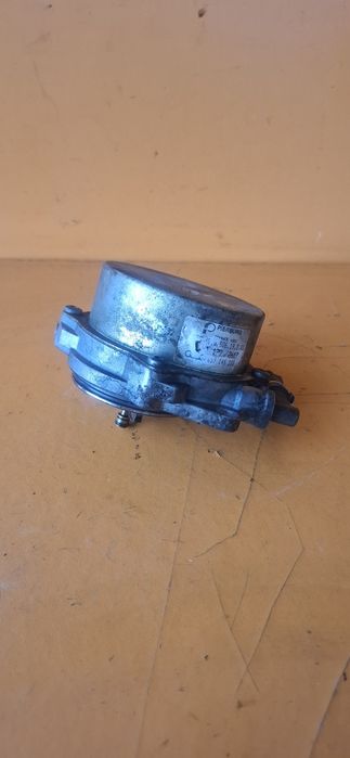 Вакуумна помпа VAG 059145100H A4 B7 B8 A5 8T A6 C6 C7 A8 D3 D4 Q5 8R Q7 4L Touareg 7L 7P 2.7 / 3.0 TDI