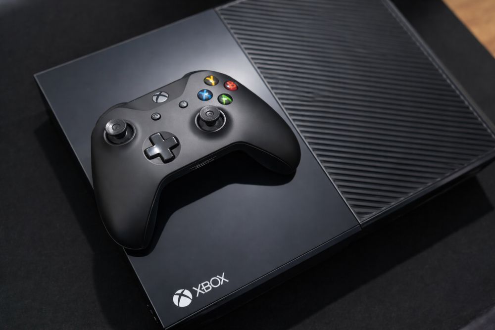 Xbox One în stare impecabilă + 12 jocuri