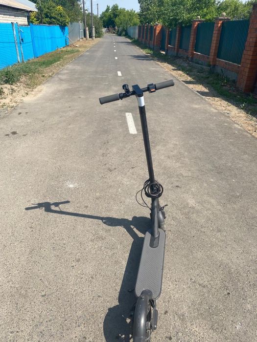 Продам электросамокат Xiaomi Essentail