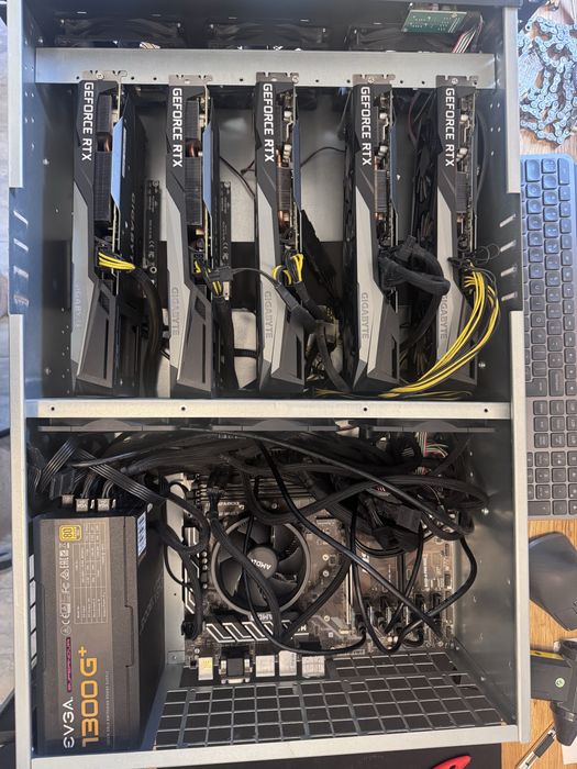 Carcasa server 4U construita in special pentru gpu multiple
