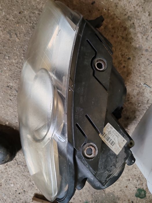 Ляв фар за passat b6