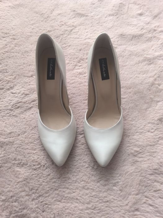 Pantofi nude, eleganți