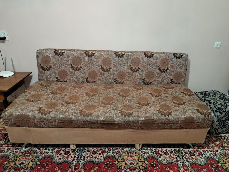 Сервант Германия (ГДР) и диван