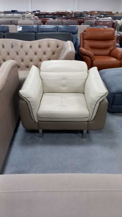 Кремав кожен фотьойл с бежова гарнитура "Positano"