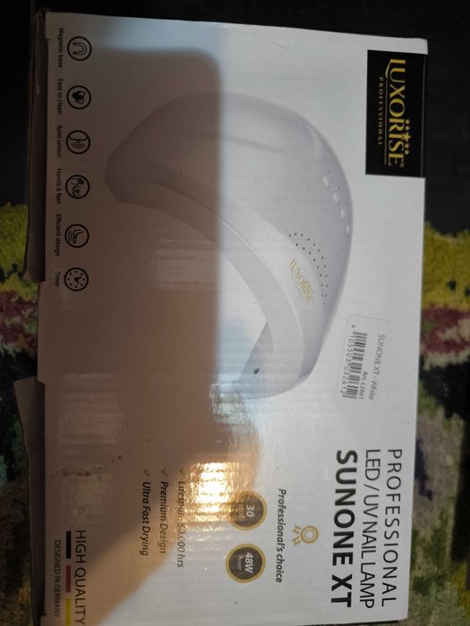 Vând lampa pt unghii cu gel