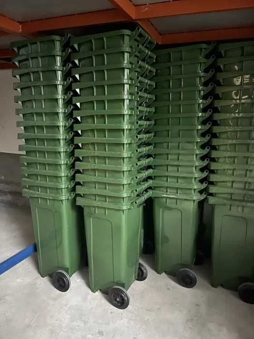 Axlat qutisi, konteynerlar 120 litrli yashil ranglar.