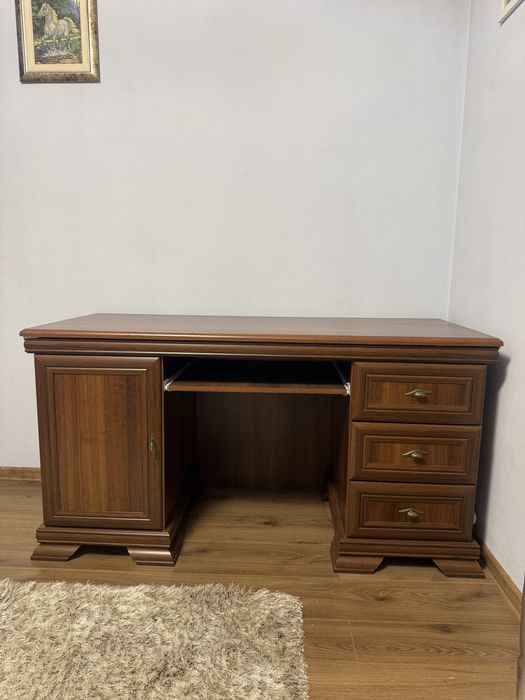 Vând birou in stare foarte buna