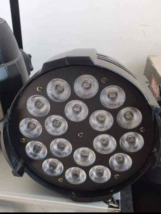 Par Led 18×18w  lumimi RGBWA + UV Alimentare la 220 w