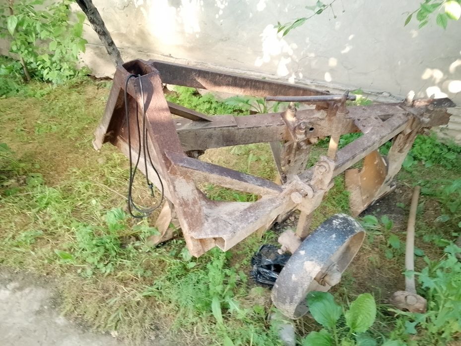 Traktor sotiladi barcha organlari blan