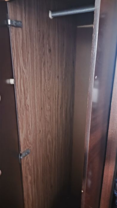 Старый шкаф возможно антикварный