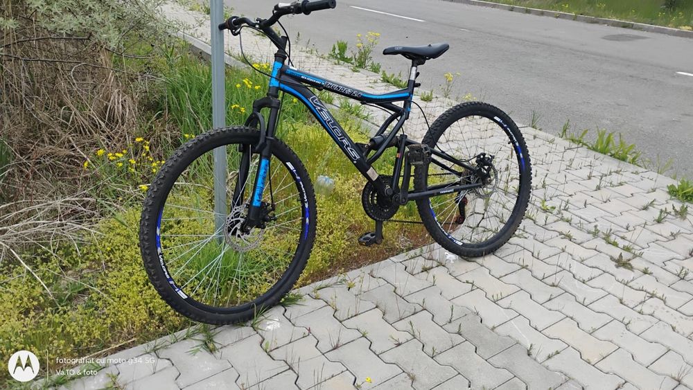 Bicicletă de vânzare . Preț 250 lei .