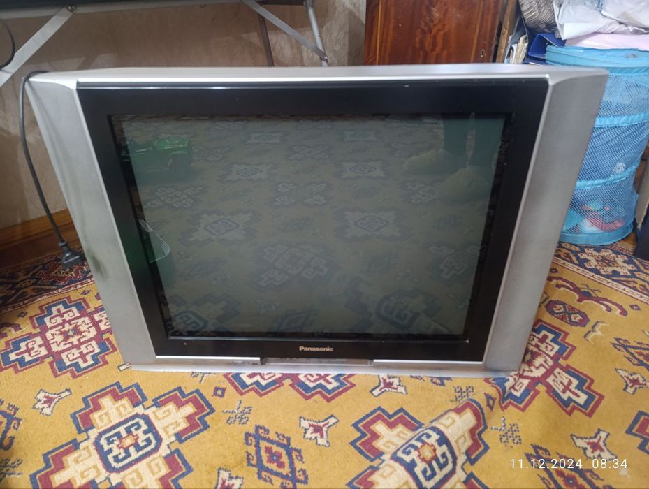 Понасоник
Хороший звучание с разными режимами.

Картин