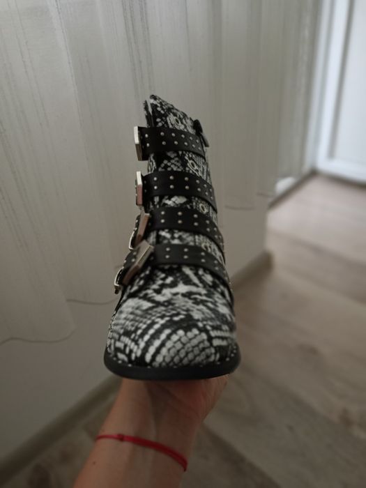 Дамски боти OMG Нови