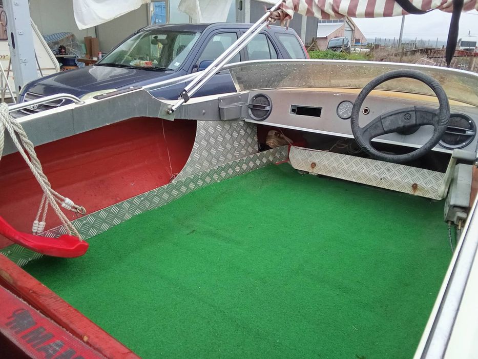 Моторна лодка Glastron Spirit 165+ двигател и колесар