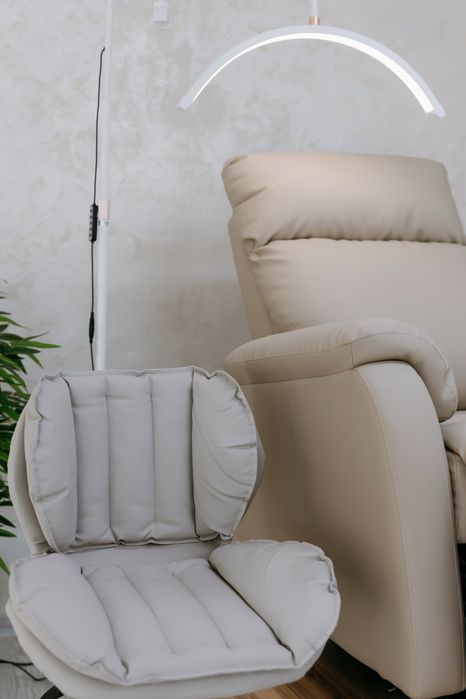 Маникюрный стол в аренду