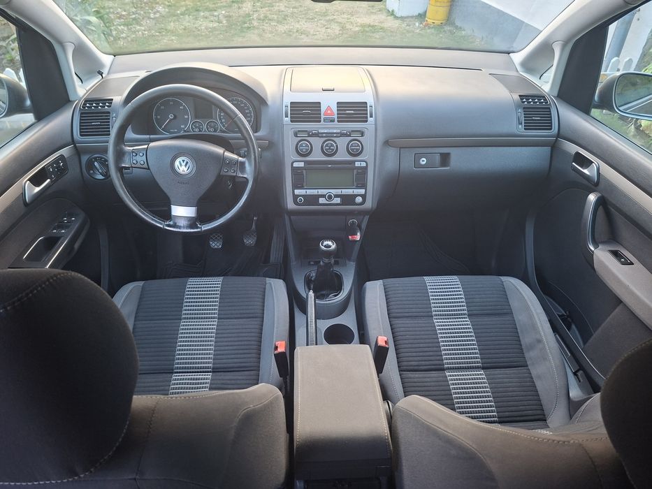 VOLKSWAGEN Touran 2009 — imagine 10