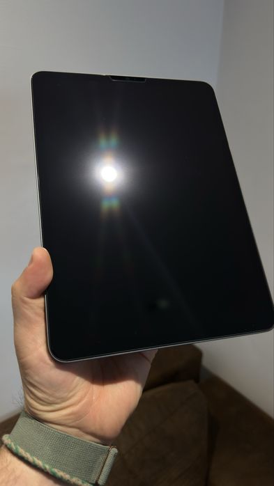 Salut! Vând Ipad 11 Pro, generatia a 3-a, M1, 256 GB Memory, Wifi version