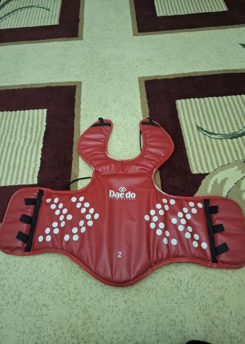 Teykwondo uchun komplekt kop ishlatilin magam ideal holata