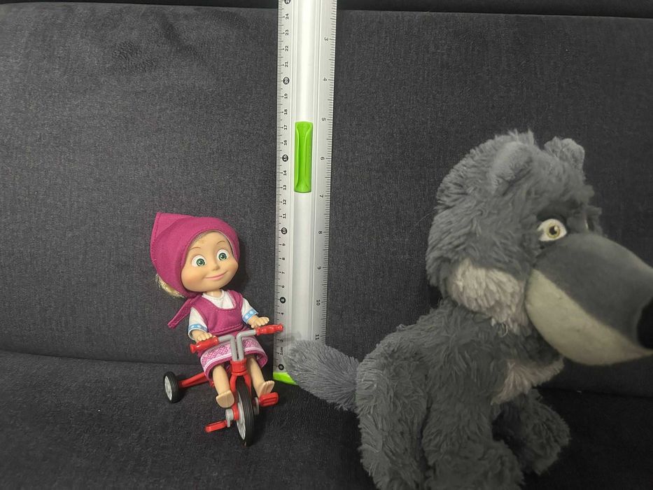 Masha  pe bicicleta si Lupul de plus