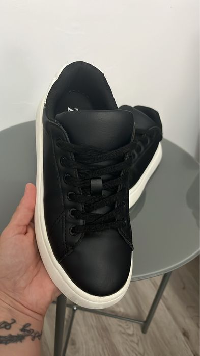 Adidasi baiat Zara