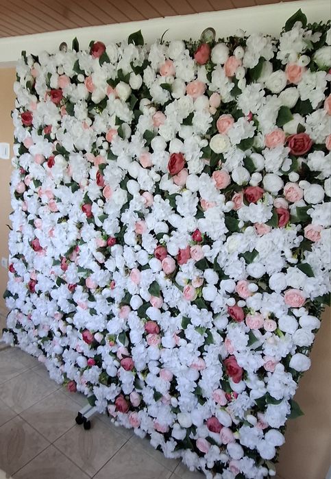 Inchiriez cort si decorațiuni