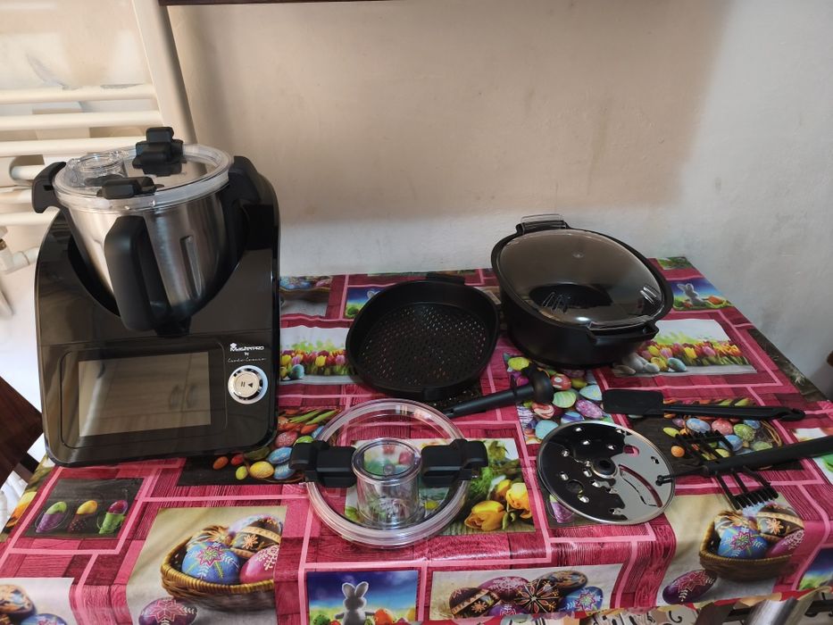Robot de bucătărie multifuncțional , cu accesorii complete