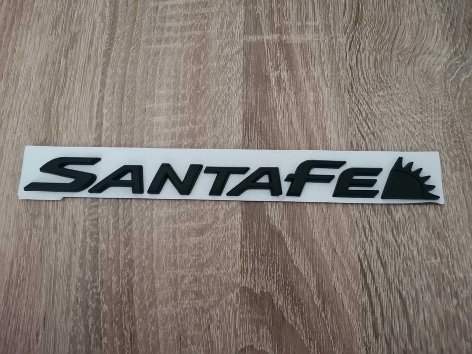 черен надпис Hyundai Santa fe