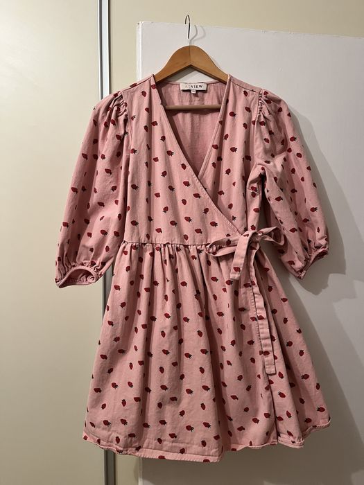 A view рокля с прехлупване