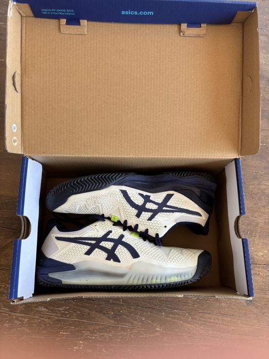 Продавам есеннии пролетни обувки asics