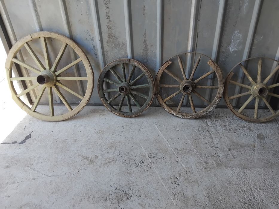 Четири броя  Дървени колела от каруца
