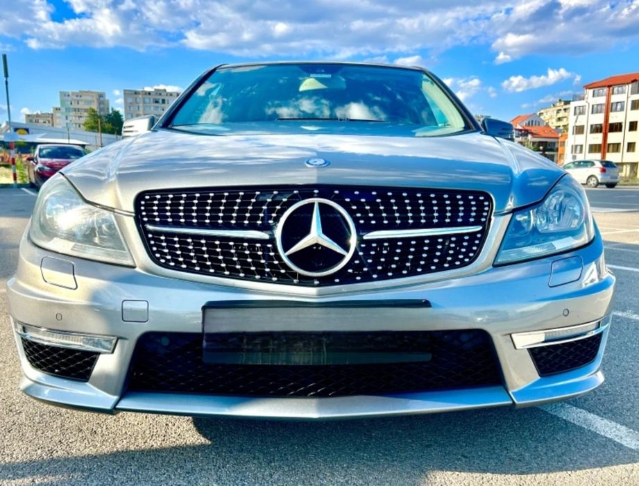 W204 Предна броня C63 AMG Led светлини решетки